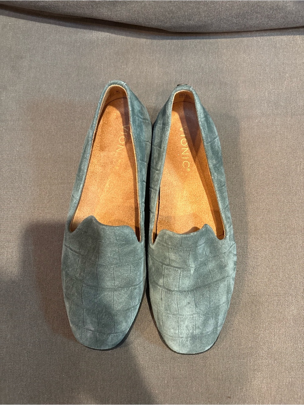 Vionic Women’s Willa 2.0 Loafers Size 7.5 Scarab Suede - Picture 3 of 7